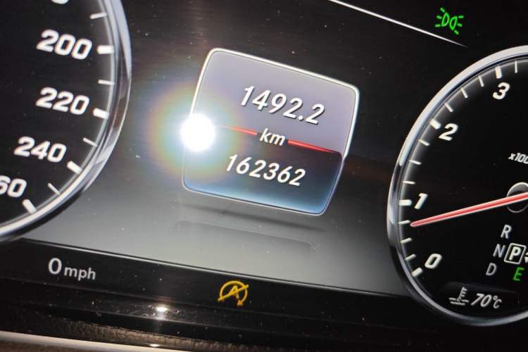 Used Mercedes-Benz S-Class 2016 S 400 L 4MATIC Odometer Close Up
