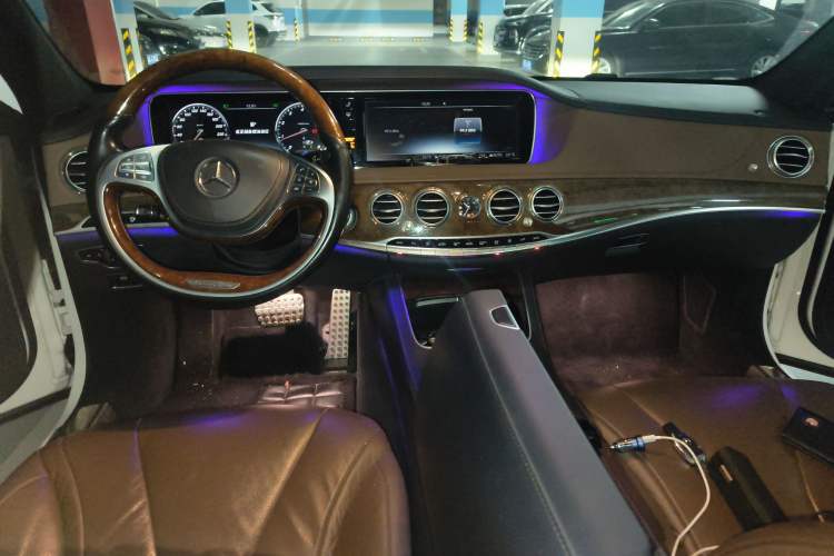 Used Mercedes-Benz S-Class 2016 S 320 L Luxury Model Center Console