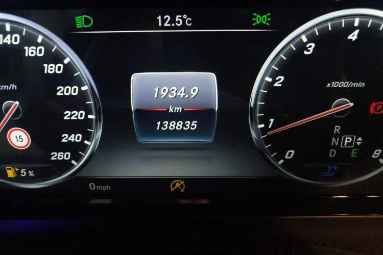 Used Mercedes-Benz S-Class 2016 S 320 L Luxury Model Odometer Close Up