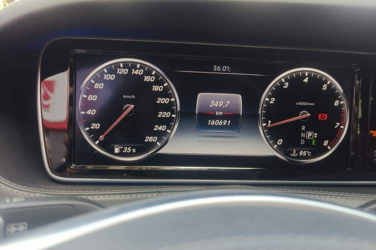 Used Mercedes-Benz S-Class 2016 S 320 L Business Model Odometer Close Up