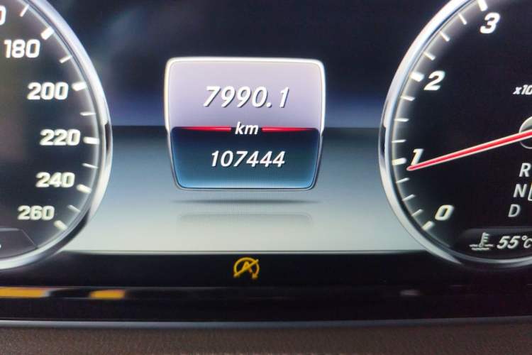 Used Mercedes-Benz S-Class 2016 S 320 L Business Model Odometer Close Up