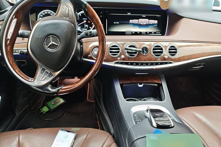 Used Mercedes-Benz S-Class 2017 S 320 L Luxury Model Center Console