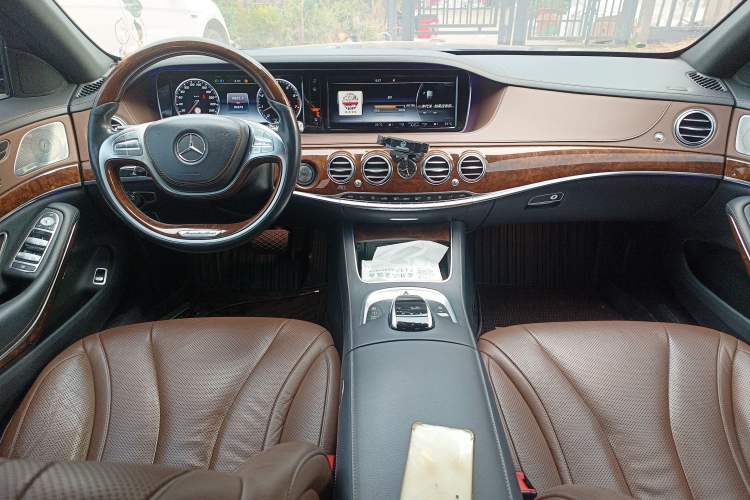 Used Mercedes-Benz S-Class 2017 S 320 L Luxury Model Center Console