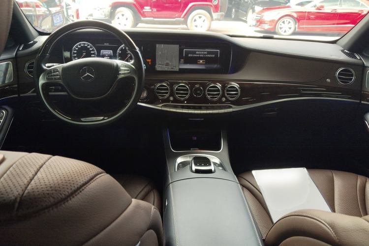 Used Mercedes-Benz S-Class 2017 S 320 L Luxury Model Center Console