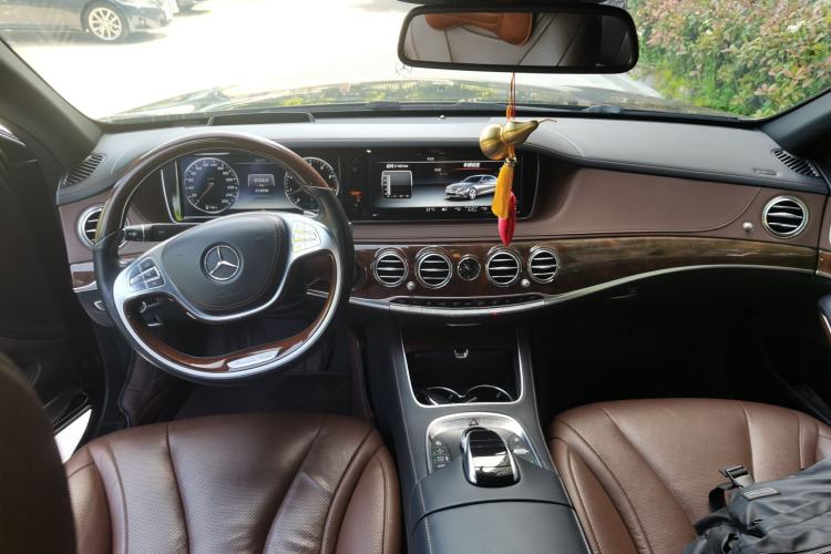 Used Mercedes-Benz S-Class 2017 S 320 L Luxury Model Center Console