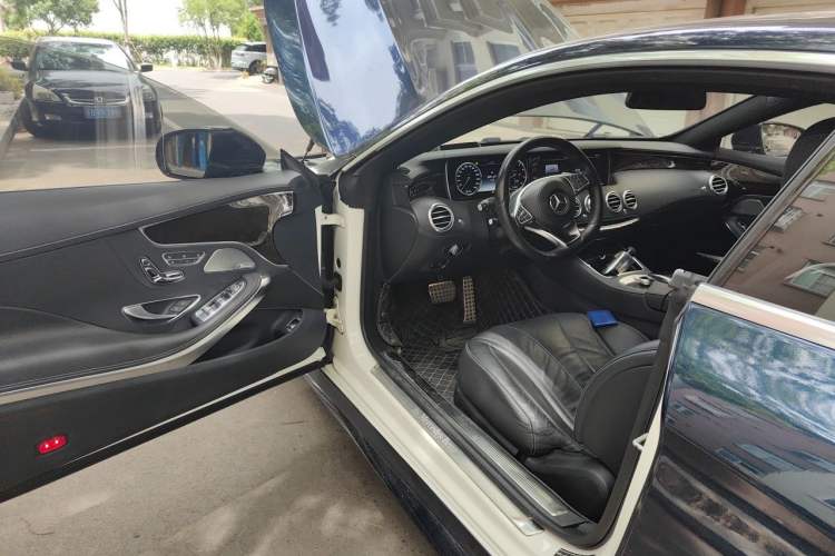 Used Mercedes-Benz S-Class 2017 S 400 4MATIC Coupe Driver Seat
