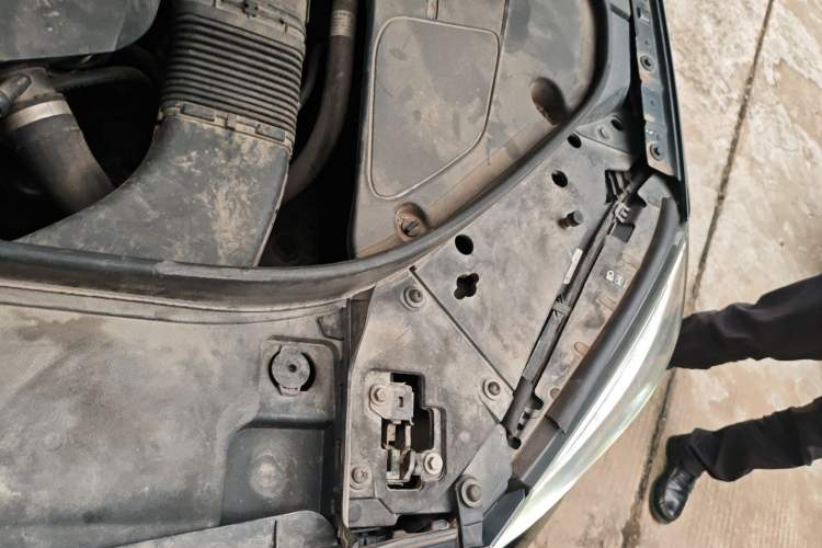 Used Mercedes-Benz S-Class 2017 S 320 L Luxury Model Engine Bay Left