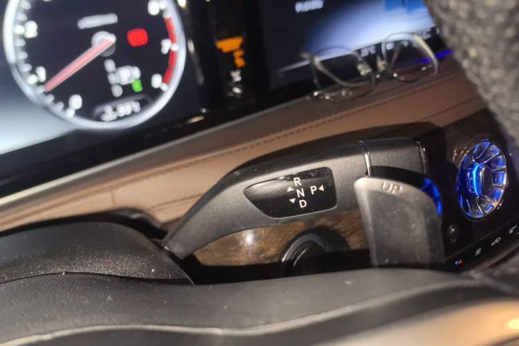 Used Mercedes-Benz S-Class 2017 S 320 L Business Model Gear Lever