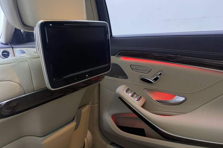 Used Mercedes-Benz S-Class 2017 S 320 L Luxury Model Interior 10