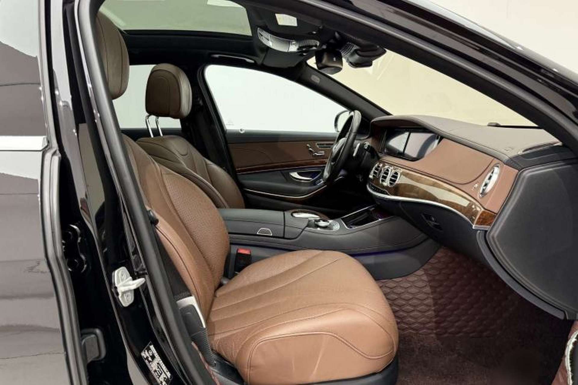 Used Mercedes-Benz S-Class 2017 S 400 L Interior 10