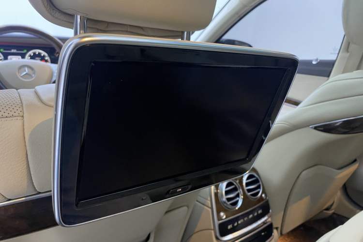 Used Mercedes-Benz S-Class 2017 S 320 L Luxury Model Interior 13