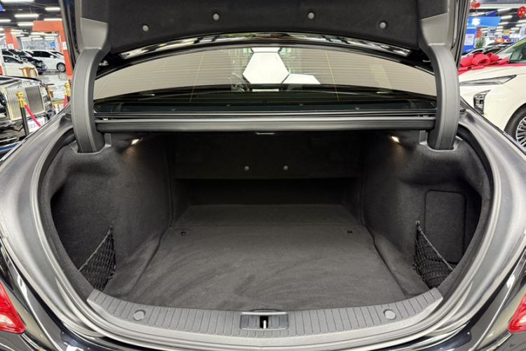 Used Mercedes-Benz S-Class 2017 S 320 L Luxury Model Interior 7
