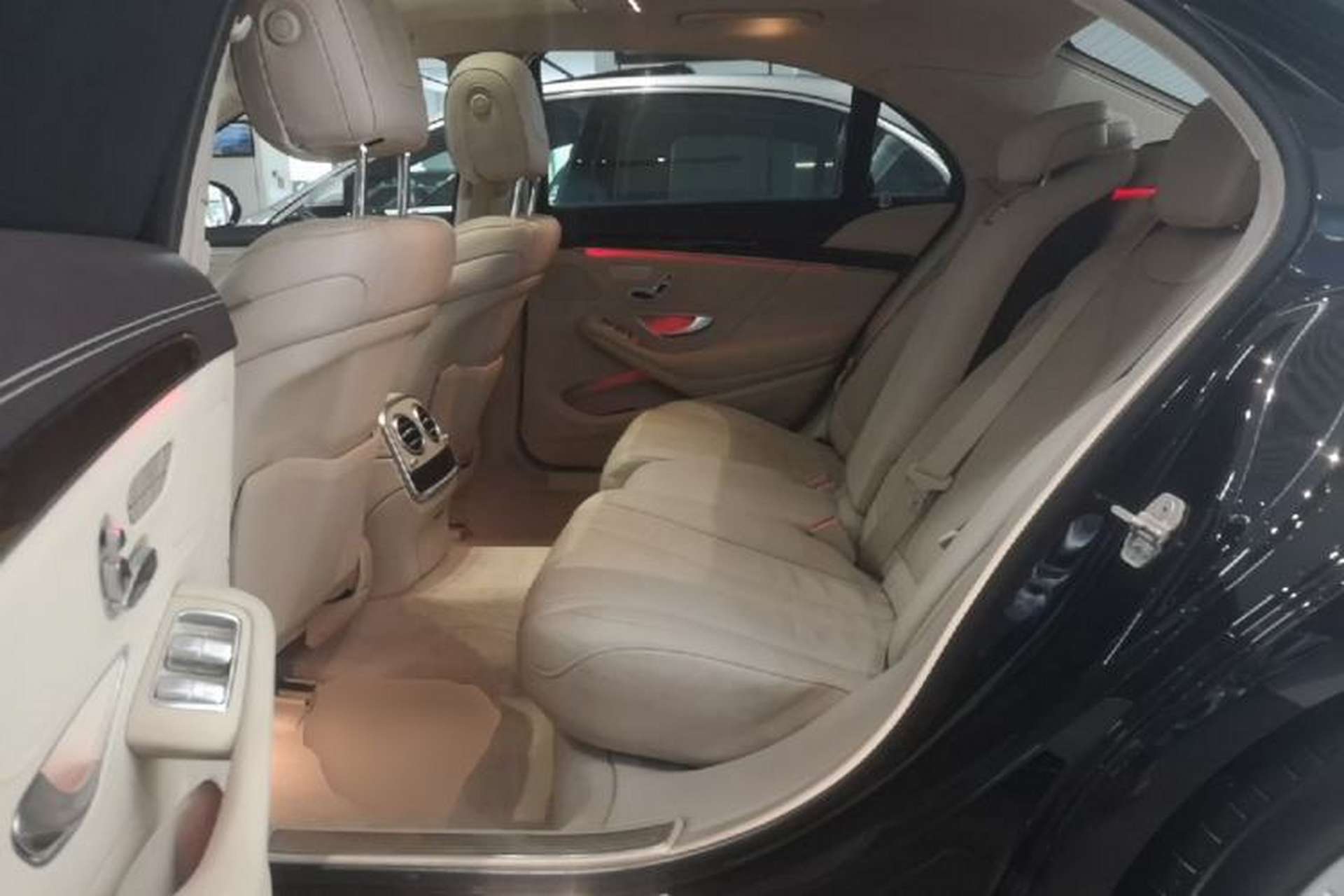 Used Mercedes-Benz S-Class 2017 S 320 L Business Upgrade Edition Left Rear Seat