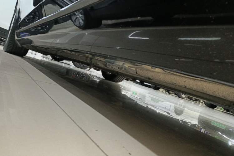 Used Mercedes-Benz S-Class 2017 S 320 L Business Model Left Side Sill