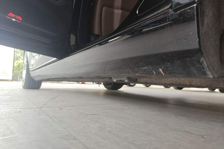Used Mercedes-Benz S-Class 2017 S 320 L Business Model Left Side Sill