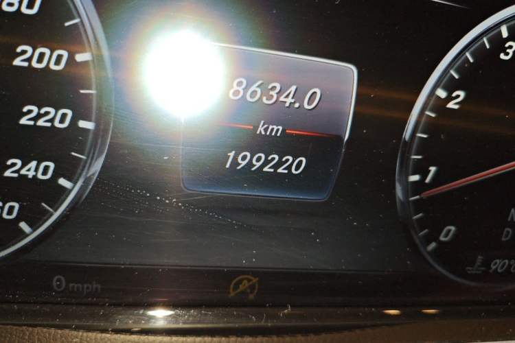 Used Mercedes-Benz S-Class 2017 S 400 L Odometer Close Up