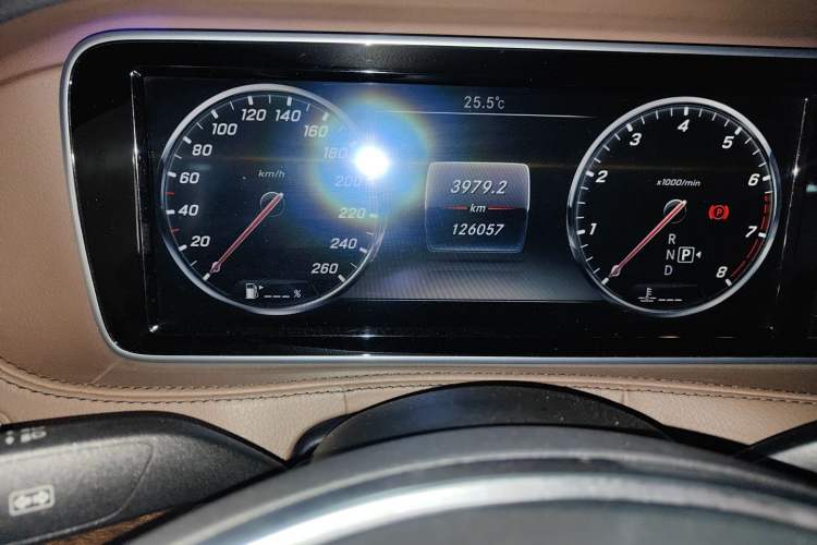 Used Mercedes-Benz S-Class 2017 S 320 L Business Model Odometer Close Up