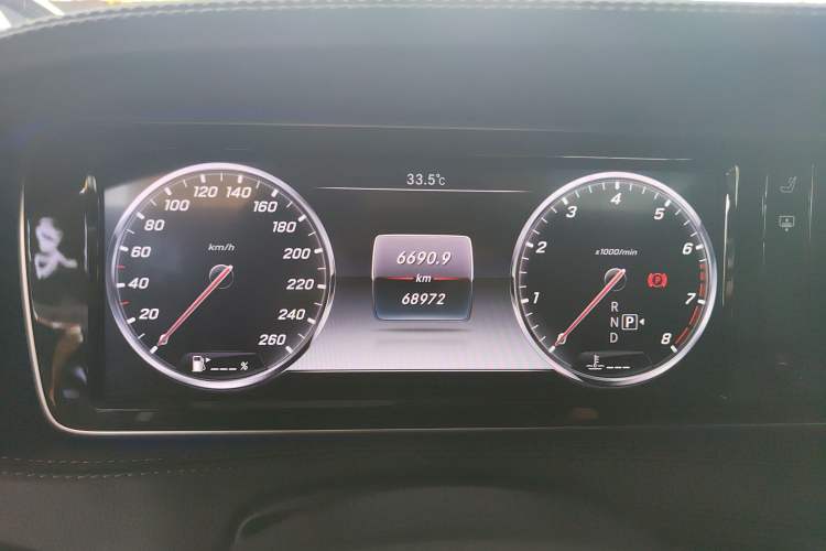 Used Mercedes-Benz S-Class 2017 S 320 L Business Model Odometer Close Up