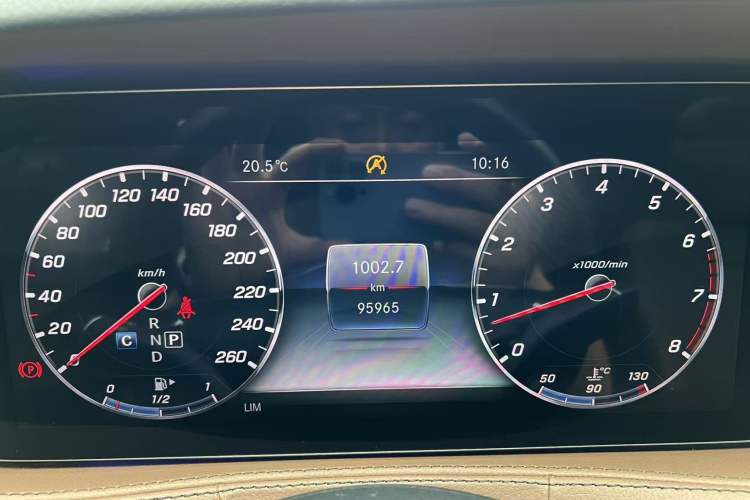 Used Mercedes-Benz S-Class 2017 S 320 L Business Model Odometer Close Up