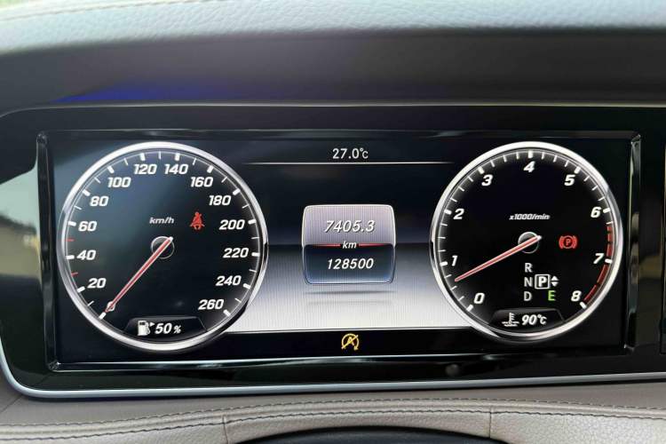 Used Mercedes-Benz S-Class 2017 S 320 L Business Model Odometer Close Up