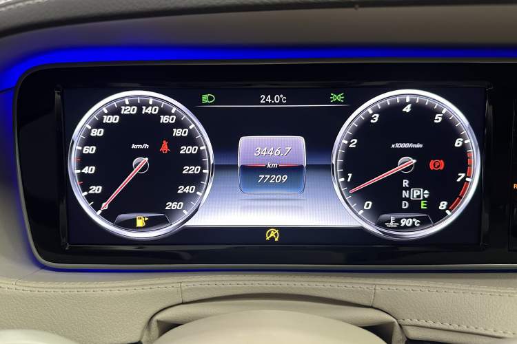 Used Mercedes-Benz S-Class 2017 S 400 L 4MATIC Odometer Close Up