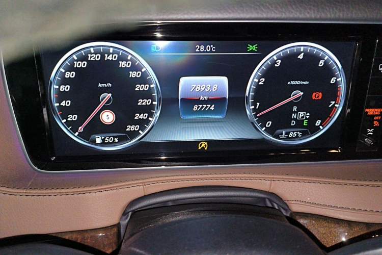 Used Mercedes-Benz S-Class 2017 S 400 L Odometer Close Up