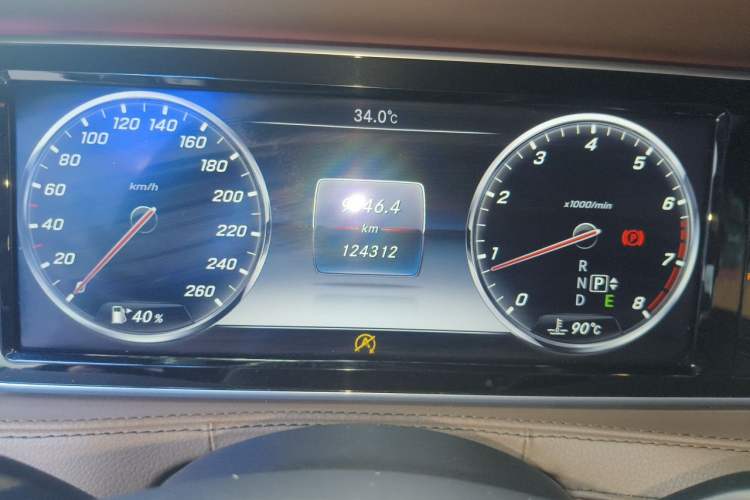 Used Mercedes-Benz S-Class 2017 S 400 L Odometer Close Up