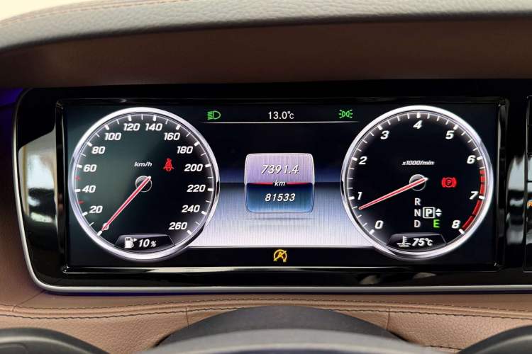 Used Mercedes-Benz S-Class 2017 S 400 L Odometer Close Up