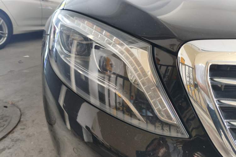 Used Mercedes-Benz S-Class 2017 S 320 L Business Model Right Front Headlight