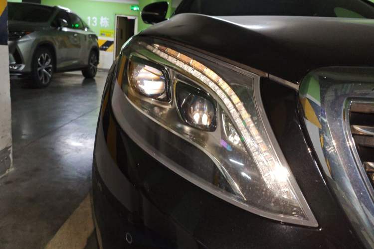 Used Mercedes-Benz S-Class 2017 S 400 L Right Front Headlight