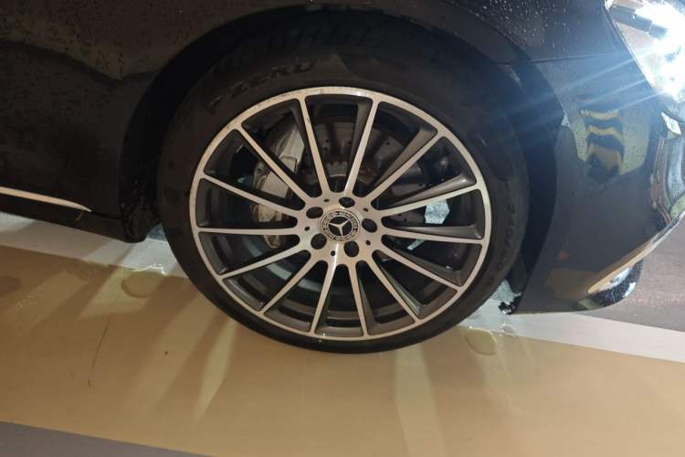 Used Mercedes-Benz S-Class 2017 S 320 L Business Model Right Front Wheel Hub