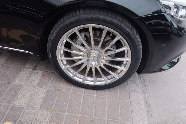 Used Mercedes-Benz S-Class 2017 S 320 L Luxury Model Right Front Wheel Hub