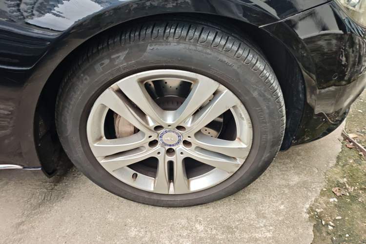 Used Mercedes-Benz S-Class 2017 S 320 L Luxury Model Right Front Wheel Hub