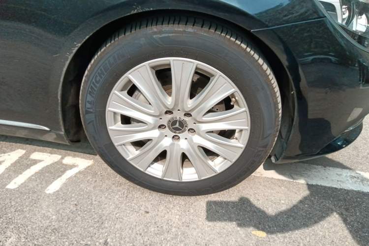 Used Mercedes-Benz S-Class  Right Front Wheel Hub
