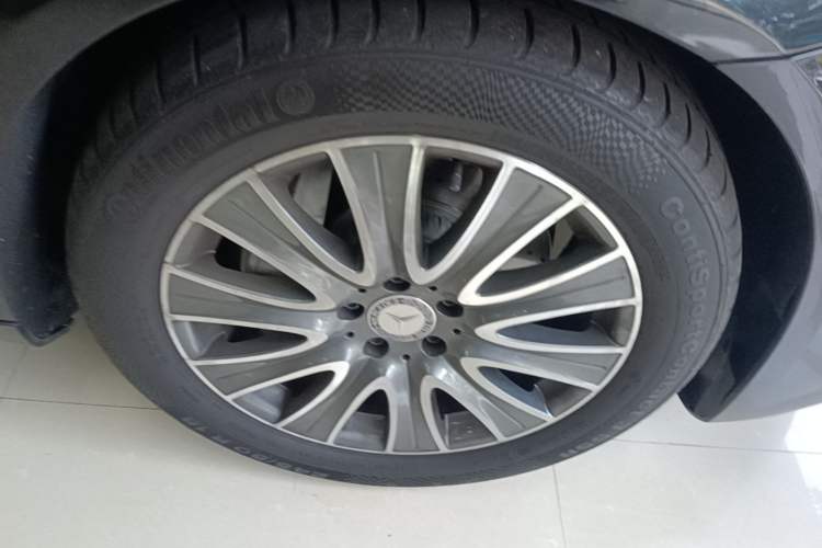 Used Mercedes-Benz S-Class 2017 S 320 L Business Model Right Front Wheel Hub