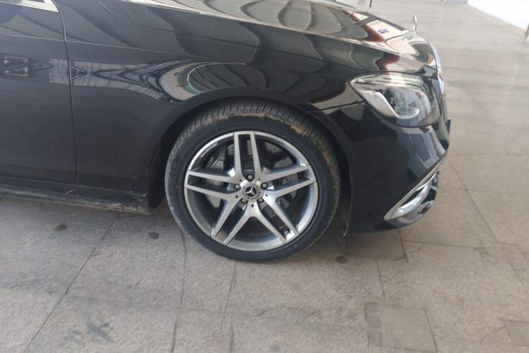 Used Mercedes-Benz S-Class 2017 S 400 L 4MATIC Right Front Wheel Hub