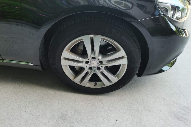 Used Mercedes-Benz S-Class 2017 S 320 L Luxury Model Right Front Wheel Hub