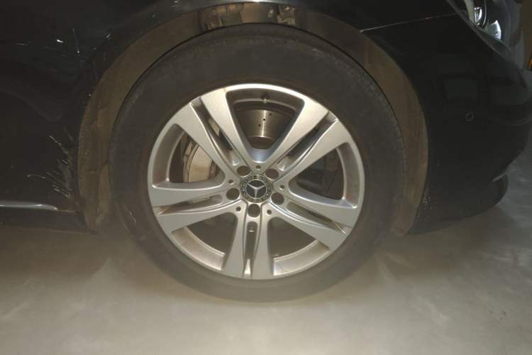 Used Mercedes-Benz S-Class 2017 S 320 L Luxury Model Right Front Wheel Hub