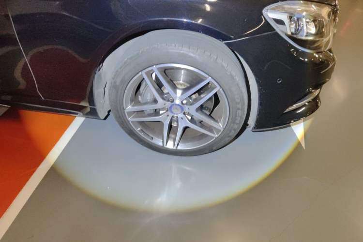 Used Mercedes-Benz S-Class 2017 S 400 L 4MATIC Right Front Wheel Hub