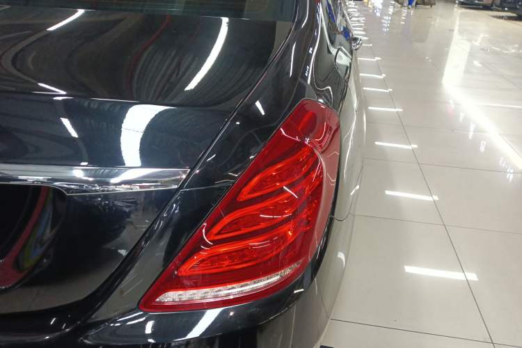 Used Mercedes-Benz S-Class 2017 S 320 L Business Model Right Rear Taillight