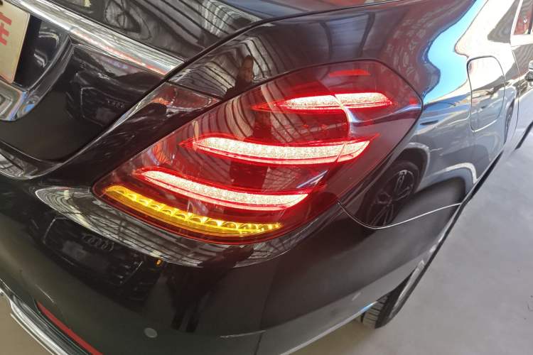 Used Mercedes-Benz S-Class 2017 S 320 L Business Model Right Rear Taillight