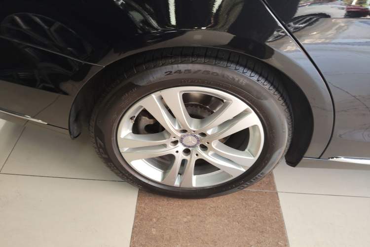 Used Mercedes-Benz S-Class 2017 S 320 L Luxury Model Right Rear Wheel Hub