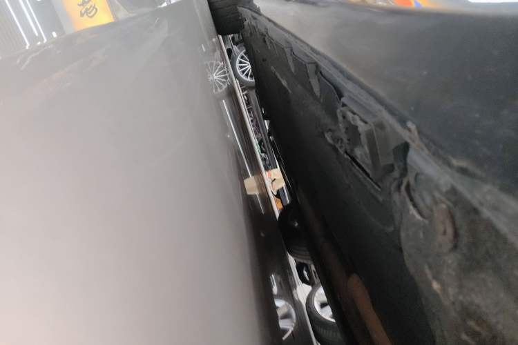 Used Mercedes-Benz S-Class 2017 S 320 L Business Model Right Side Sill