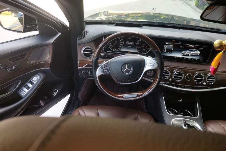 Used Mercedes-Benz S-Class 2017 S 320 L Luxury Model Steering Wheel