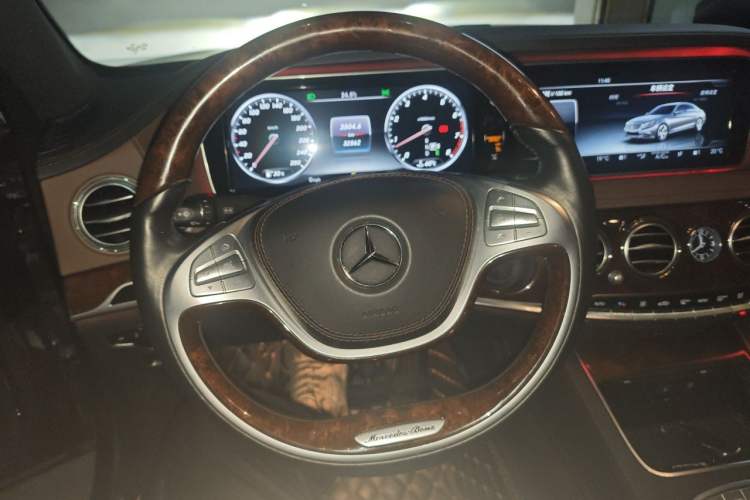 Used Mercedes-Benz S-Class 2017 S 320 L Luxury Model Steering Wheel