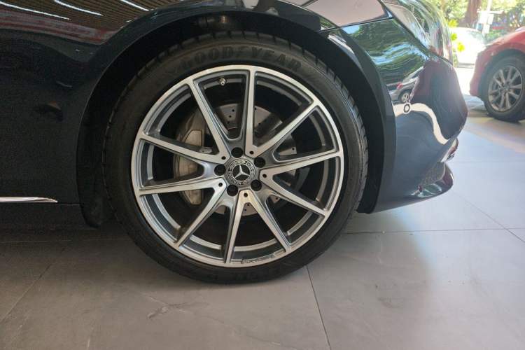 Used Mercedes-Benz S-Class 2017 S 320 L Business Model Right Front Wheel Hub