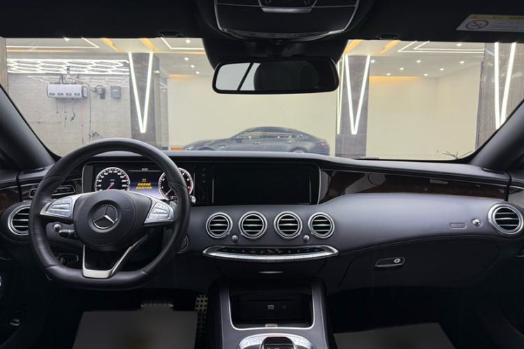 Used Mercedes-Benz S-Class 2017 S 500 4MATIC Coupe Interior 3