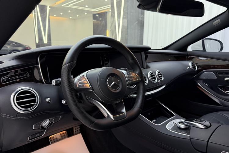 Used Mercedes-Benz S-Class 2017 S 500 4MATIC Coupe Interior 5