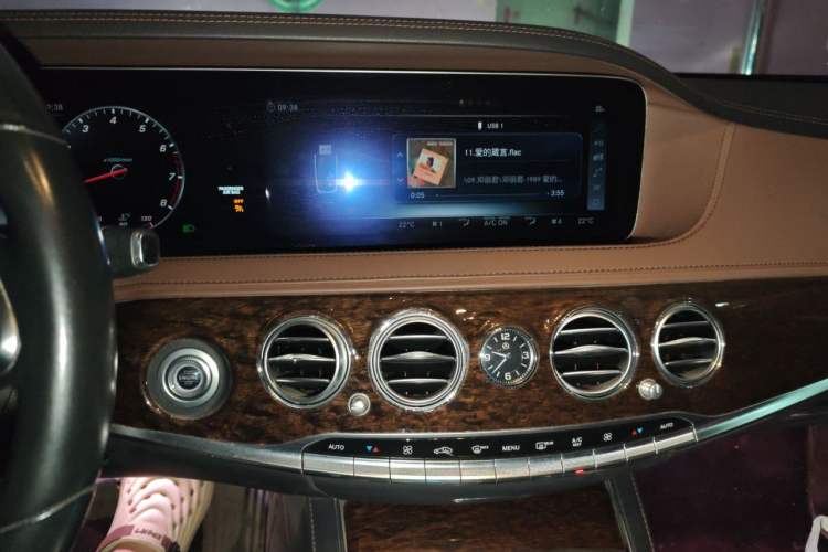 Used Mercedes-Benz S-Class 2018 S 320 L Audio And AC Panel