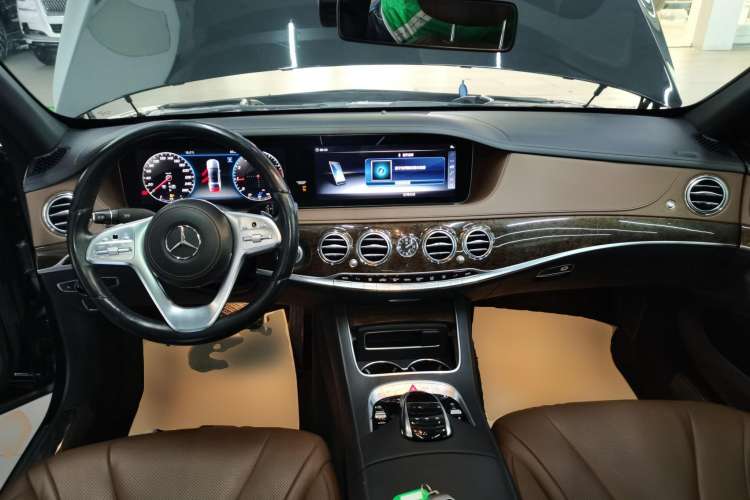 Used Mercedes-Benz S-Class 2018 S 320 L Center Console